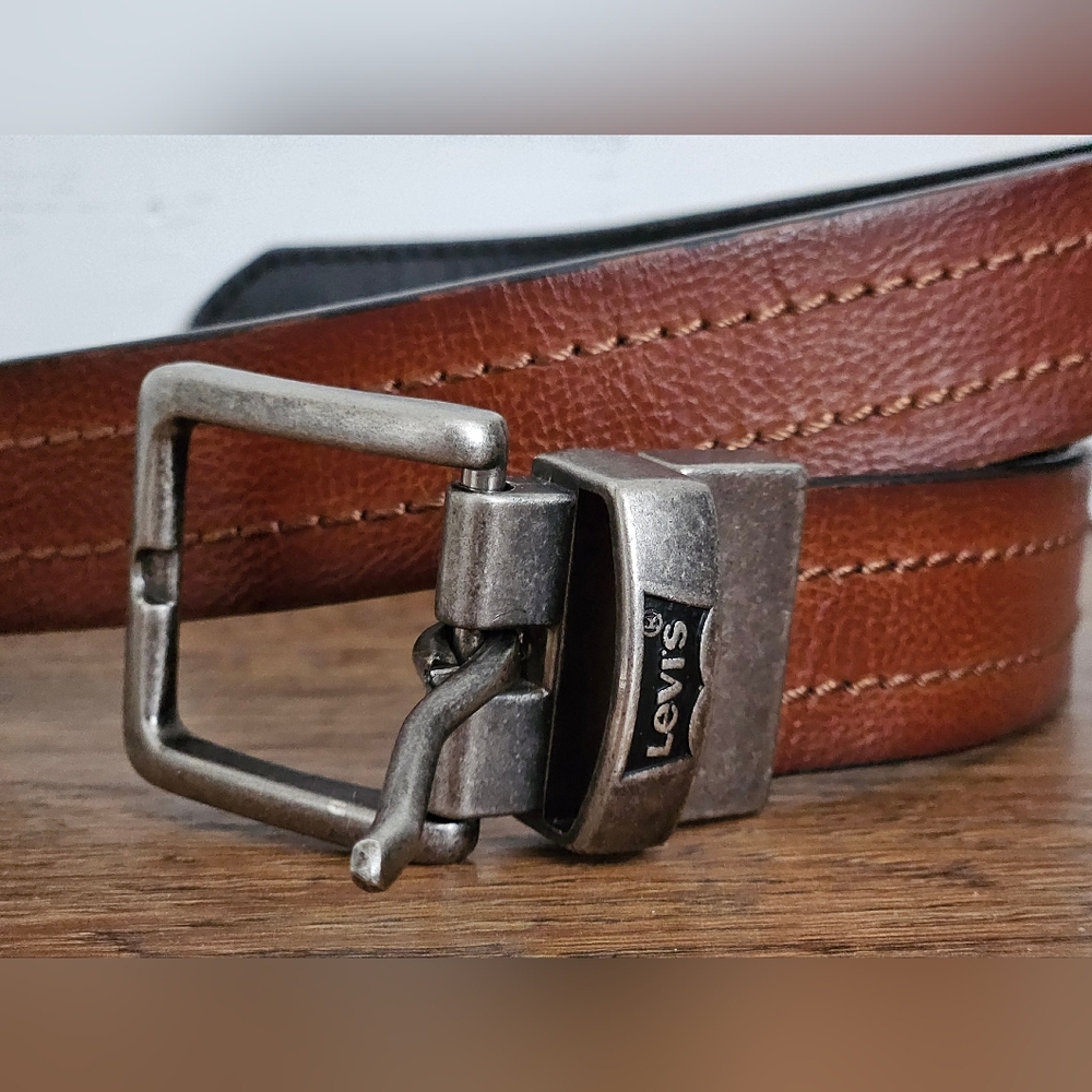 🖤3/$15 Levi's Black/Brown Reversible Leather Kids Belt, Size 26-28"